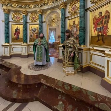 Литургия в храме Успения Пресвятой Богородицы на Могильцах