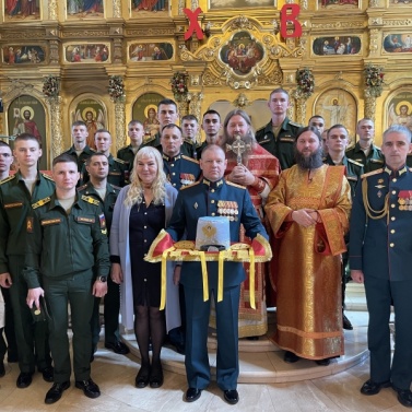 Передача храму святынь - шапочки и ремня с мощей св. Иоанна Русского